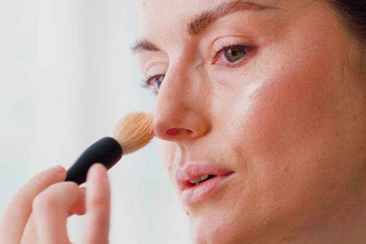 Use Outward Movement when Applying Foundation