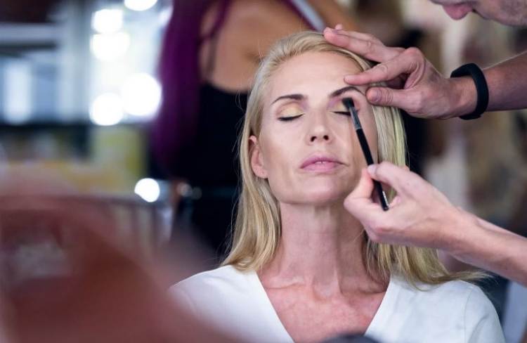 Start the Makeup from your Eyes