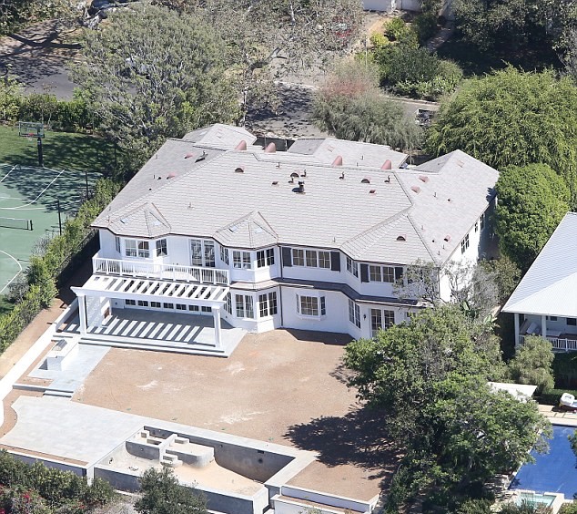 Sneak Peak Inside Outrageous Celebrity Homes 1. Reese Witherspoon