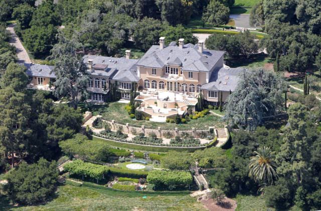 Sneak Peak Inside Outrageous Celebrity Homes 10. Oprah Winfrey