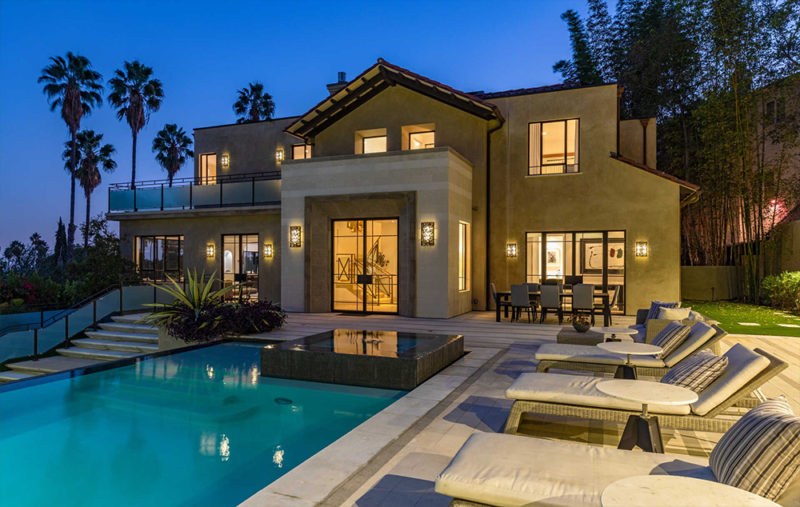 Sneak Peak Inside Outrageous Celebrity Homes 25. Rihanna