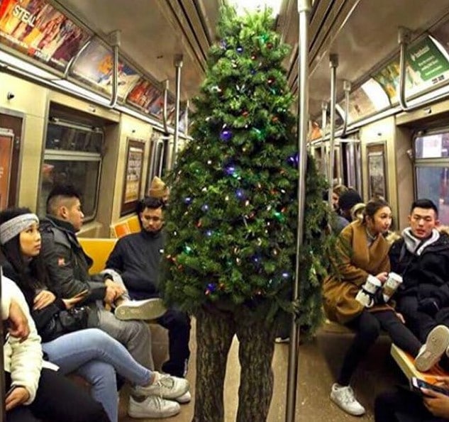 Suspect Moments Caught On The NYC Subway Christmas in NY