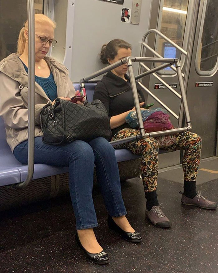 Suspect Moments Caught On The NYC Subway Personal space 