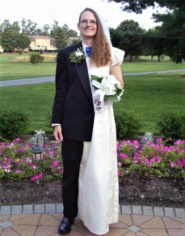 Wedding Dresses That Had Grooms Running For The Hills Bride-groom